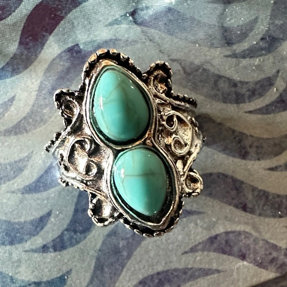 V , elongated and round Silver and Turquoise Ring Set. All sz 7. - Picture 3 of 5